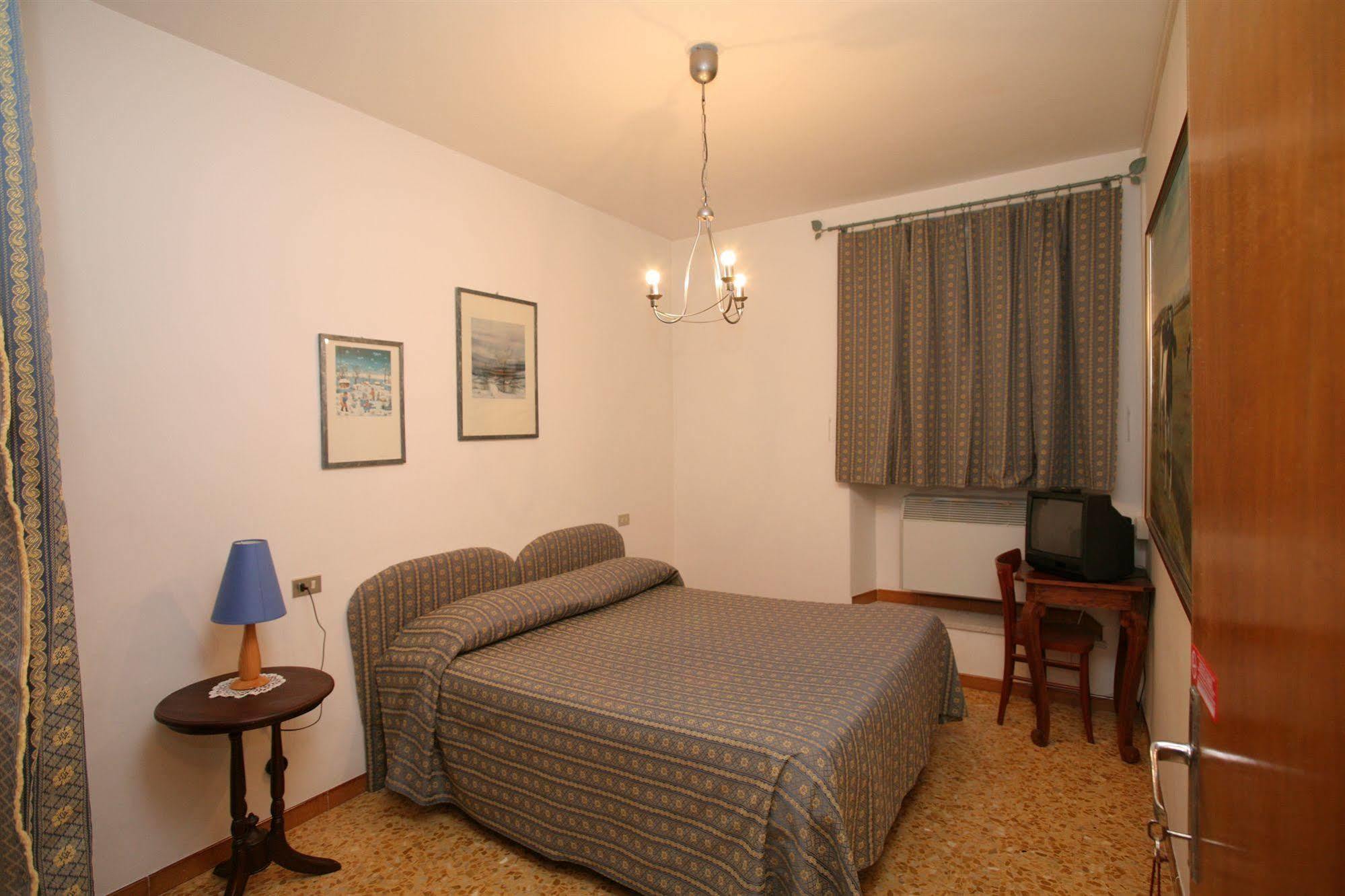 Hotel Roma スカンノ エクステリア 写真