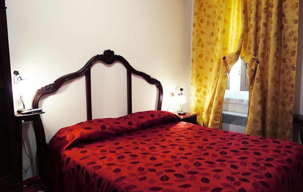 Hotel Roma スカンノ エクステリア 写真